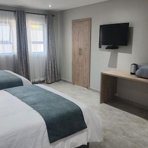 Deluxe Family Suite